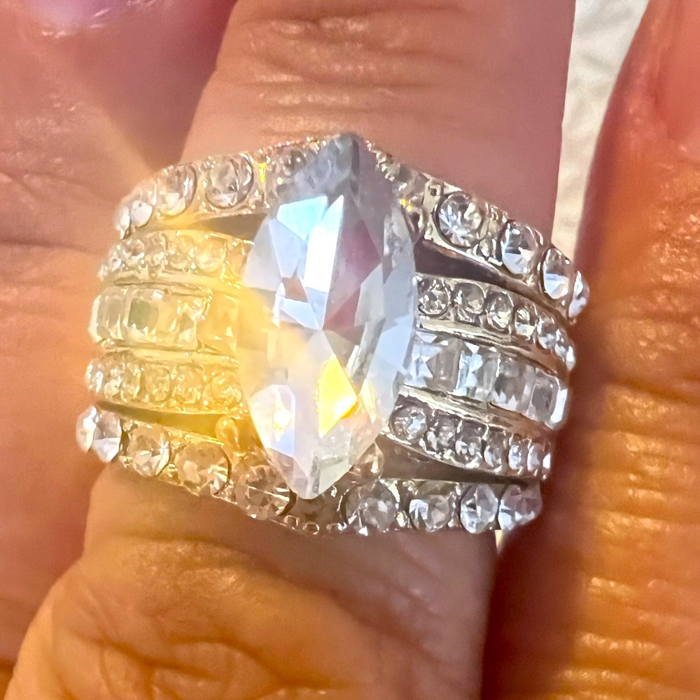 Fashion jewelry ring set of 3 Size 7 1/2 -8